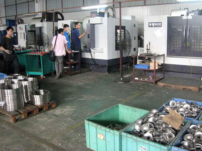 在小區內加工五金找誰投訴？